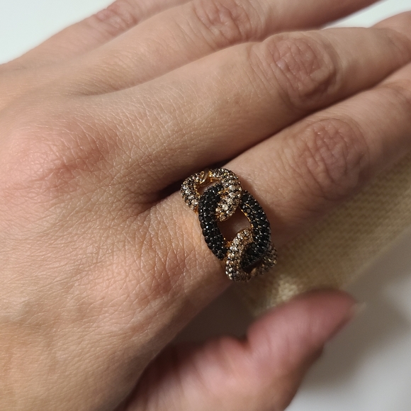 Ring - Picture 3 of 5